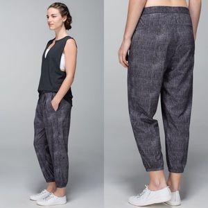 Lululemon rollin with my omies black dune size 4